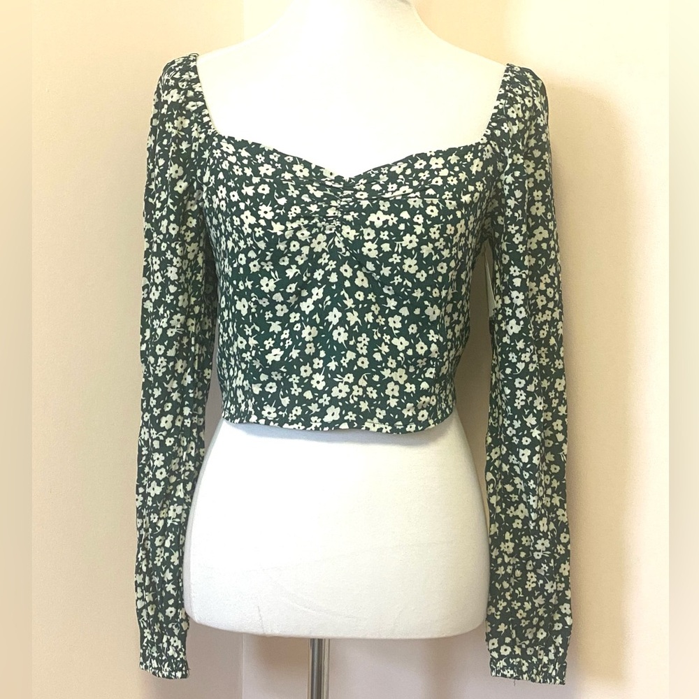 Eloide Floral Green Long Sleeve Crop Top
